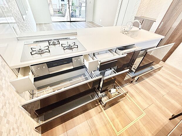 使いやすさを優先したスライド式収納タイプ！