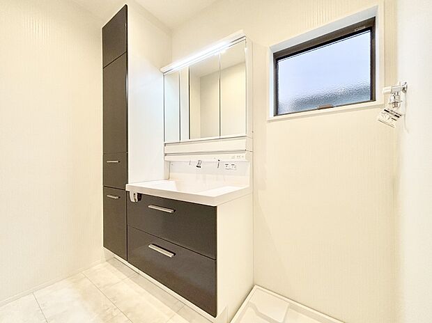 清潔感のある快適空間です。毎日の身支度も気持ち良くお使い頂けます。 