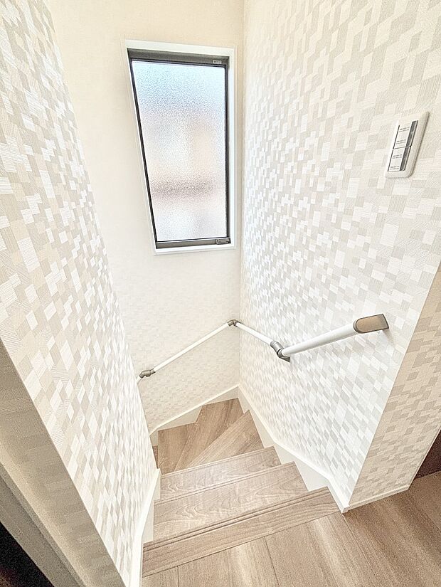 安全性を考慮し階段には手すりを設置しています