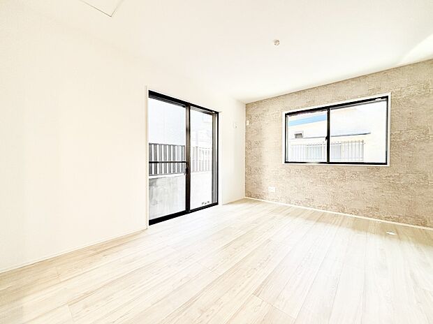 家族の笑顔が自然と生まれてくる、そんな雰囲気のダイニングに仕上がっています。