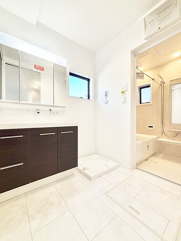 広々とゆとりのあるランドリースペース。  