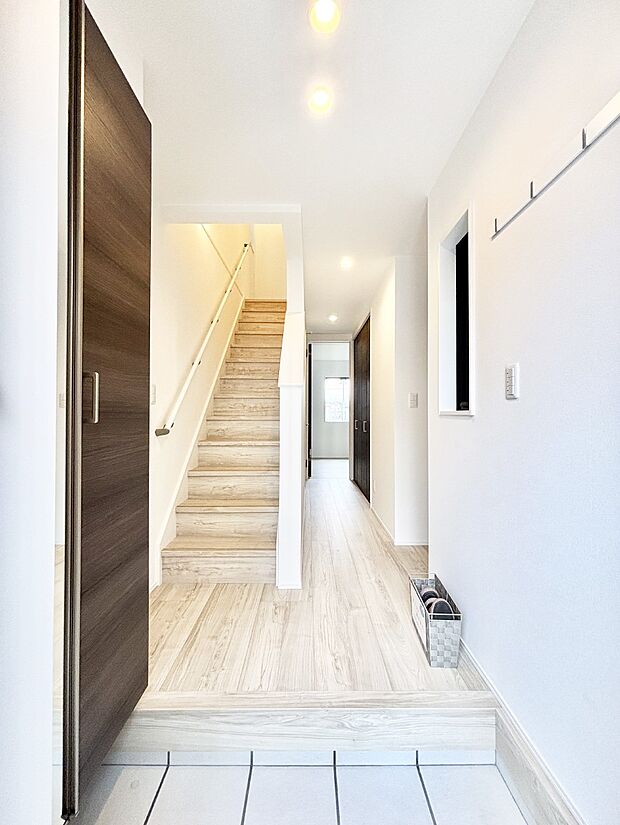 家族の帰宅やお客様をあたたかく迎える玄関  