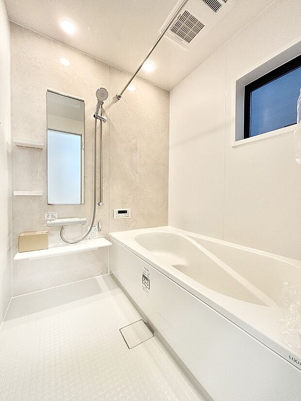 落ち着いた雰囲気でゆっくりお寛ぎいただけるバスルーム。