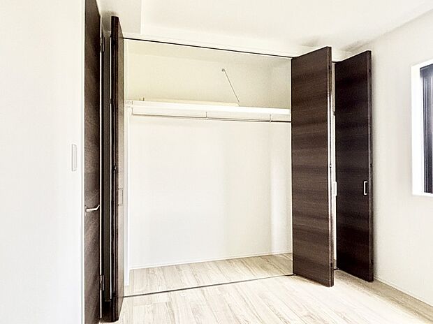 たっぷりの収納スペースで快適に暮らせそう 