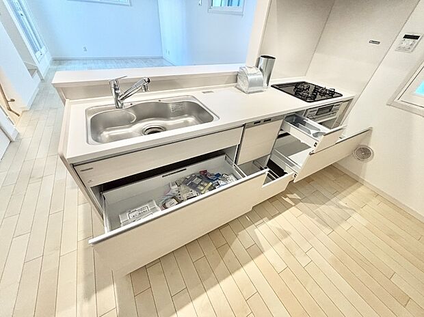 使いやすさを優先したスライド式収納タイプ!