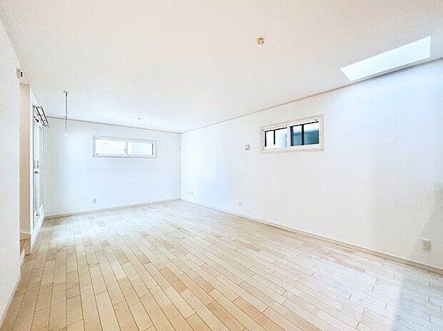 日当たりの良いリビング。お気に入りのグリーンを飾れば更に心地よさがアップ!