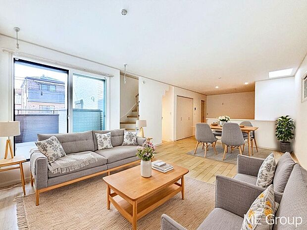 落ち着いた雰囲気のＬＤＫは家族みんなの快適空間※家具はCGです