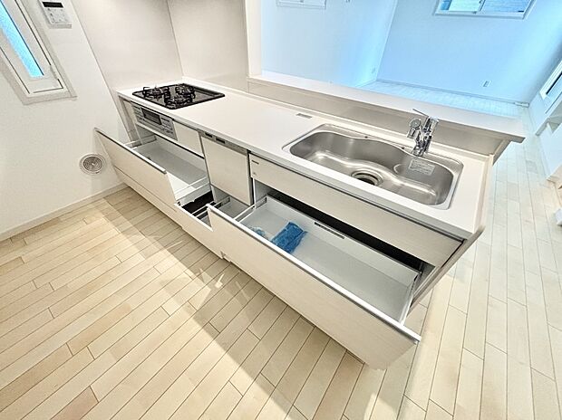 使いやすさを優先したスライド式収納タイプ！