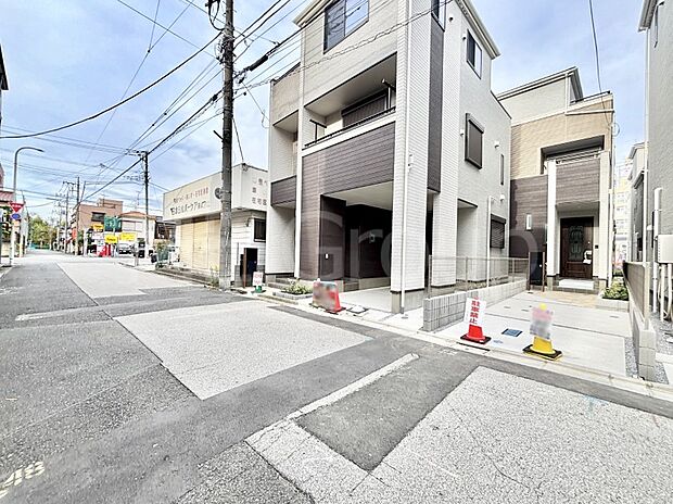 奥まった地形は、車道に面しておらず、静かでプライベート感を味わえる立地です。