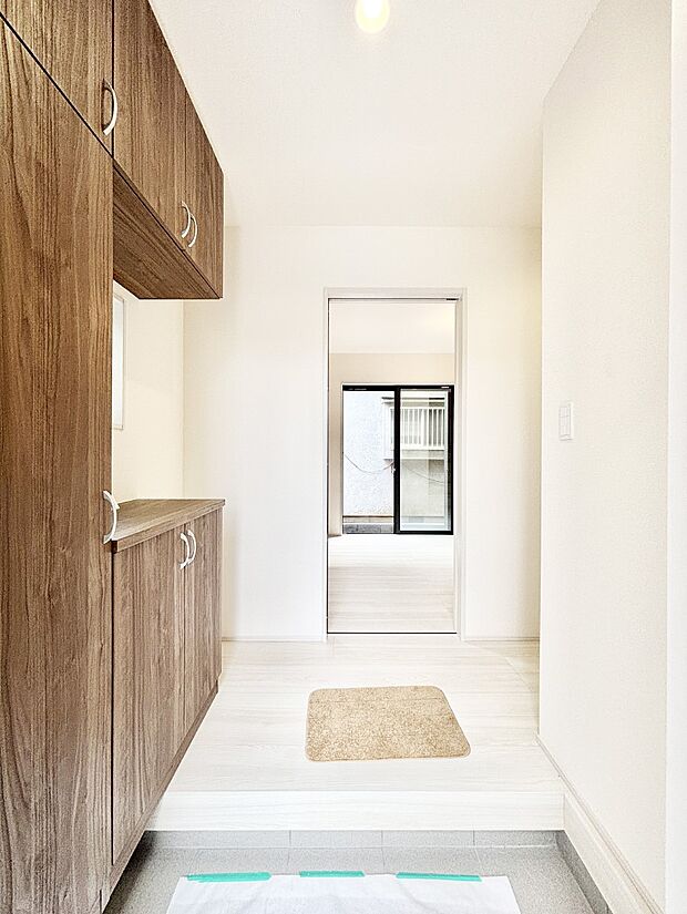 家族の帰宅やお客様をあたたかく迎える玄関