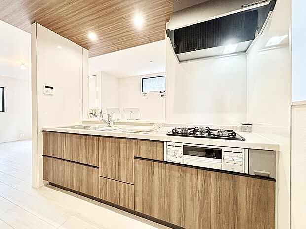 広々とした使い勝手の良いキッチンで日々のお料理も楽しくなりそう