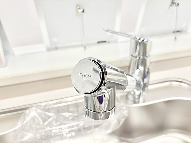 いつでも清潔なおいしいお水を。一つの水栓で水道水と浄水を使い分け。