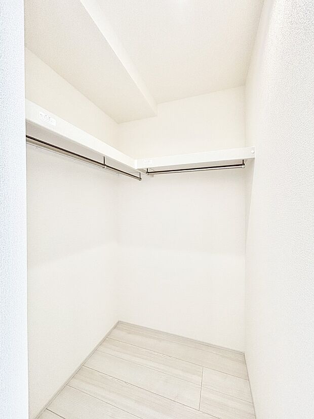 ウォークインクローゼットの活用で生活空間スッキリ