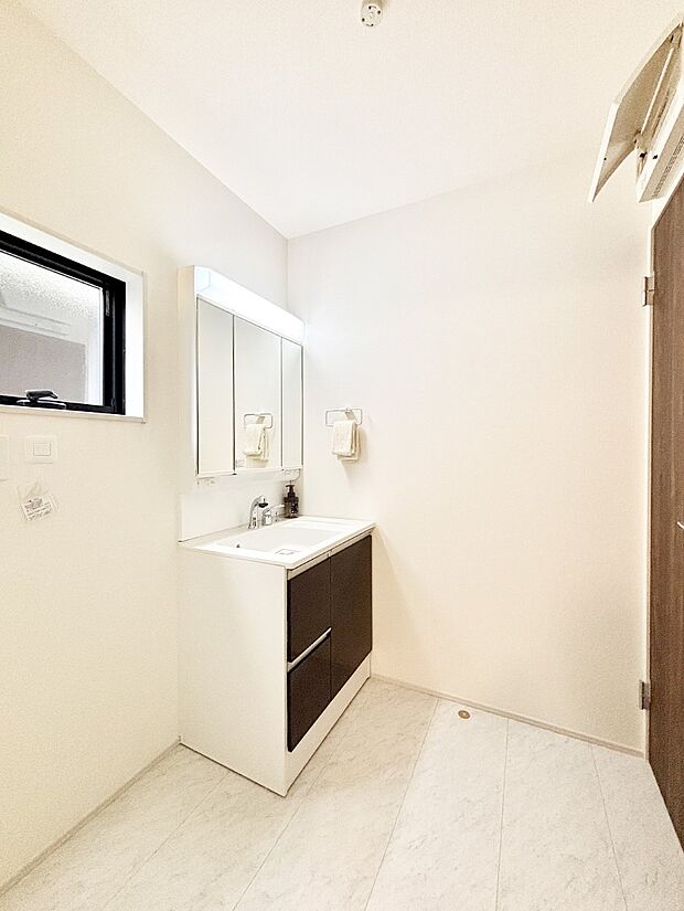 広々とゆとりのあるランドリースペース