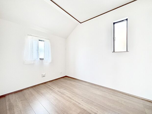 子ども部屋にぴったりの明るい空間。  