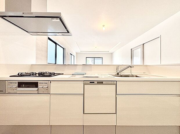 料理をしながらでもご家族との会話を楽しめる対面キッチン