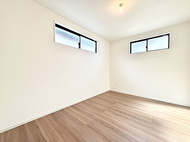 窓からのやさしい光が心地よいプライベートルーム