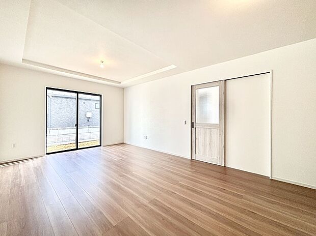 家族の笑顔が自然と生まれてくる、そんな雰囲気のダイニングに仕上がっています。