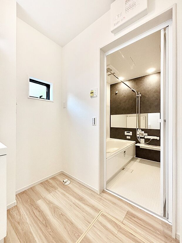 清潔感のある快適空間です。毎日の身支度も気持ち良くお使い頂けます。