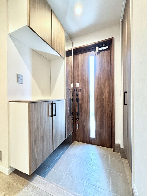 飾り棚を利用して、お越しいただくお客様をおもてなしできます。