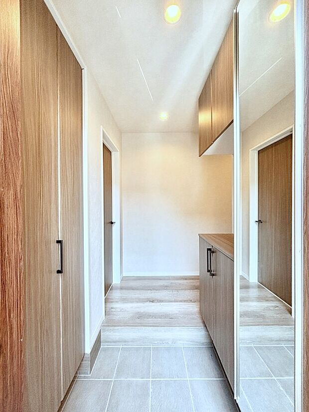 家族の帰宅やお客様をあたたかく迎える玄関  