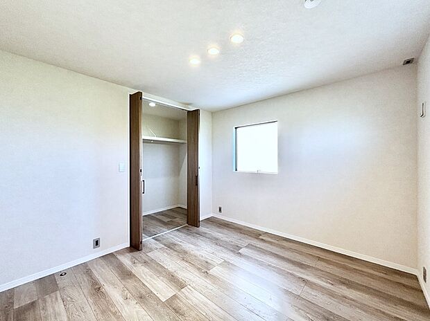 クローゼット付きのお部屋で充実したプライベート時間を過ごせます。