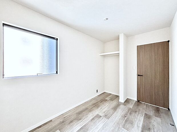 お子様も出し入れしやすいオープンクローゼット完備！