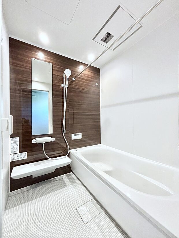 落ち着いた雰囲気でゆっくりお寛ぎいただけるバスルーム