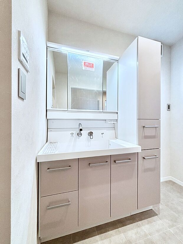 収納力と機能性に優れた洗面化粧台