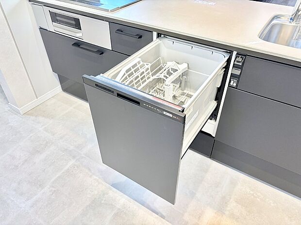 面倒なお片づけは食洗機にお任せ！家事の負担が減って、時間にも気持ちにもゆとりができます。