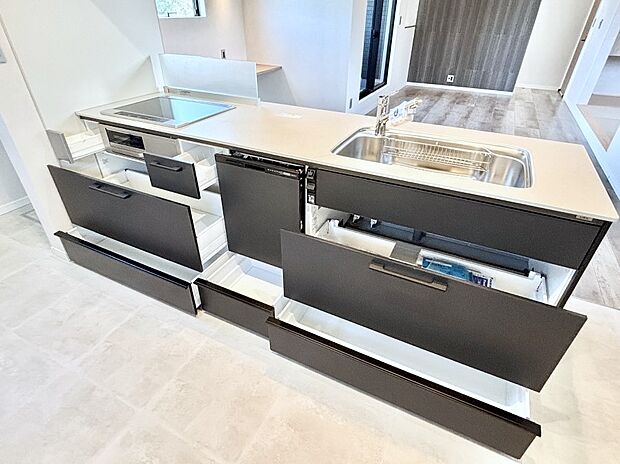 使いやすさを優先したスライド式収納タイプ!