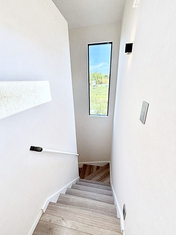 安全性を考慮し階段には手すりを設置しています