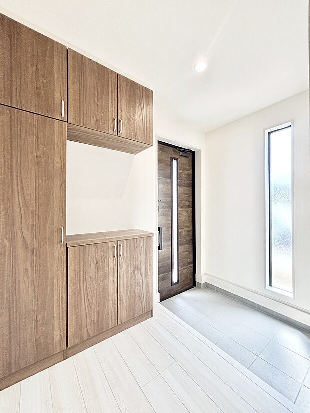 飾り棚を利用して、お越しいただくお客様をおもてなしできます。