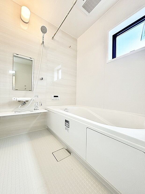 浴室乾燥機付きのバスルームでいつでも快適なバスタイムが楽しめます!