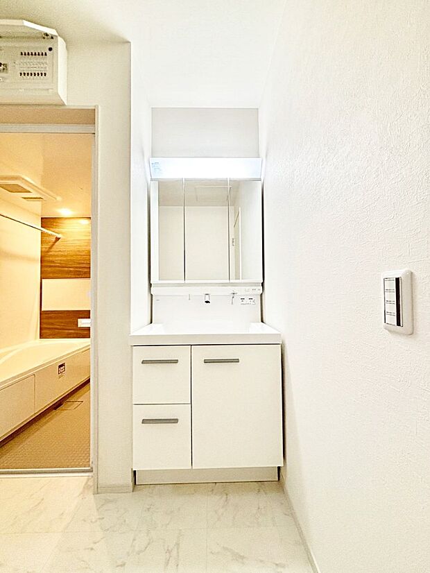 清潔感のある快適空間です。毎日の身支度も気持ち良くお使い頂けます。