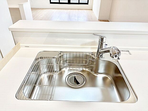 浄水器一体型のキッチンで洗い物用・料理用と切り替え簡単！