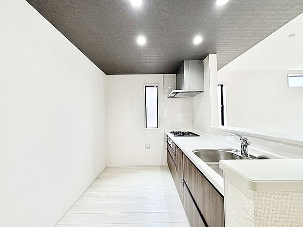 ゆとりあるキッチンではご家族と楽しくお料理ができます。