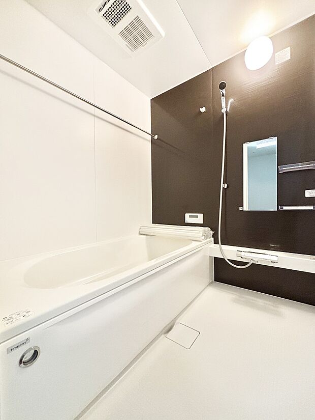 落ち着いた雰囲気でゆっくりお寛ぎいただけるバスルーム