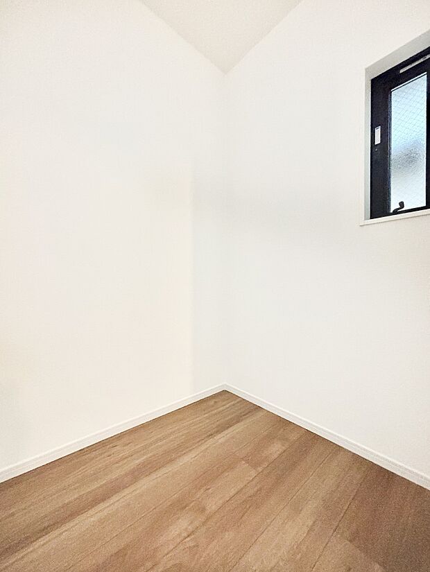 朝の身支度やお洗濯などの家事もスムーズに!リネン収納が充実した洗面室。