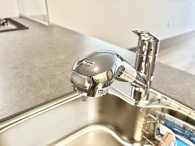 いつでも清潔なおいしいお水を。一つの水栓で水道水と浄水を使い分け。