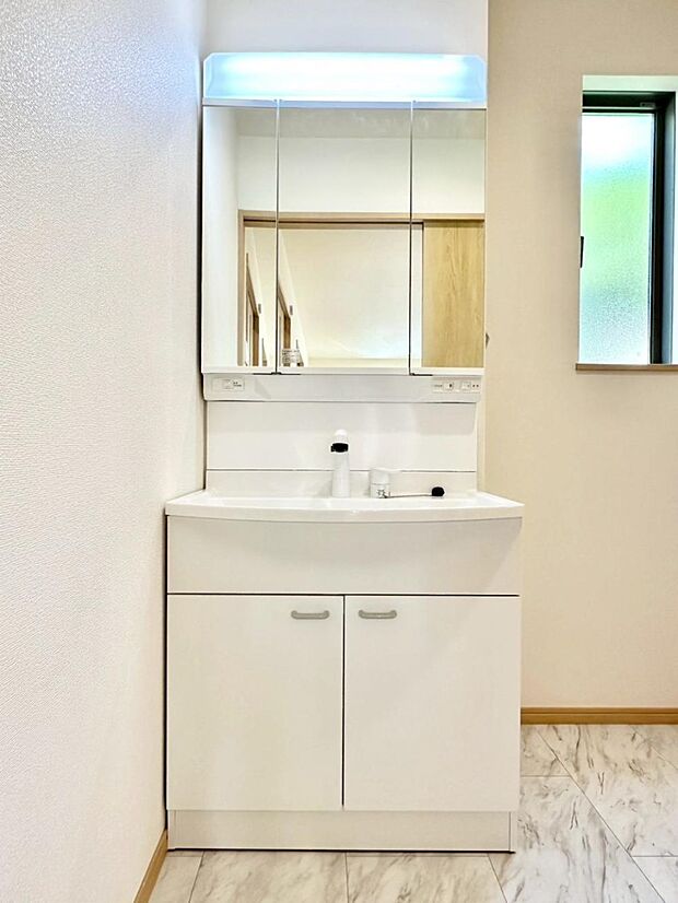 収納力と機能性に優れた洗面化粧台  