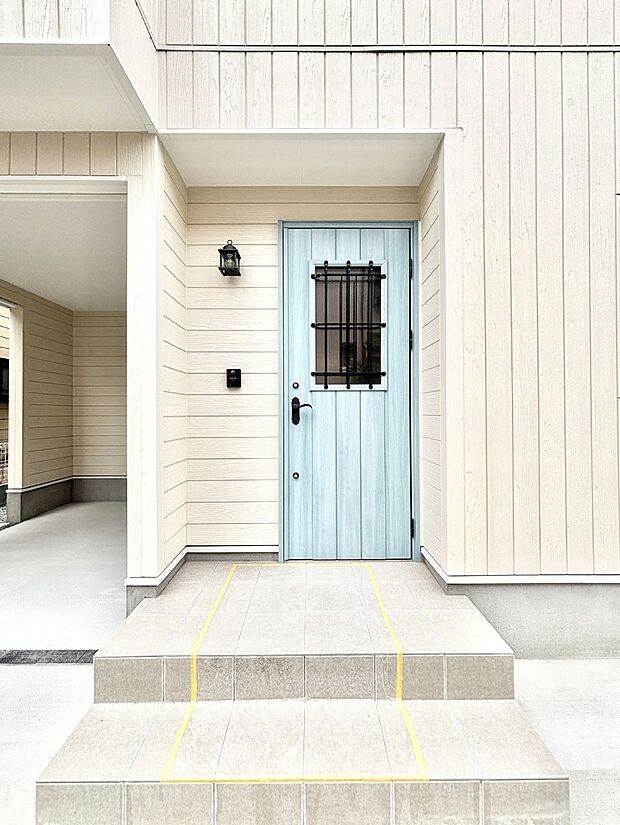 大切な家族、来客を出迎える玄関。