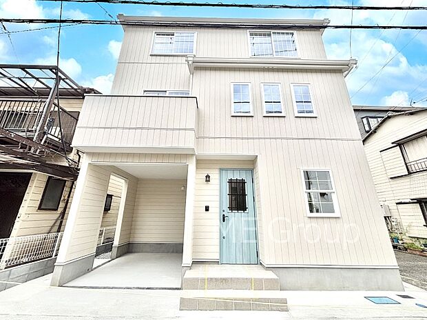 洗練された外観、上質な住空間が広がる室内は永く安心して過ごせる住居です。