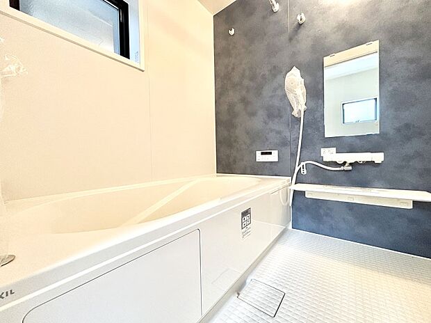 落ち着いた雰囲気でゆっくりお寛ぎいただけるバスルーム