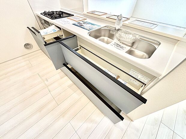 使いやすさを優先したスライド式収納タイプ!