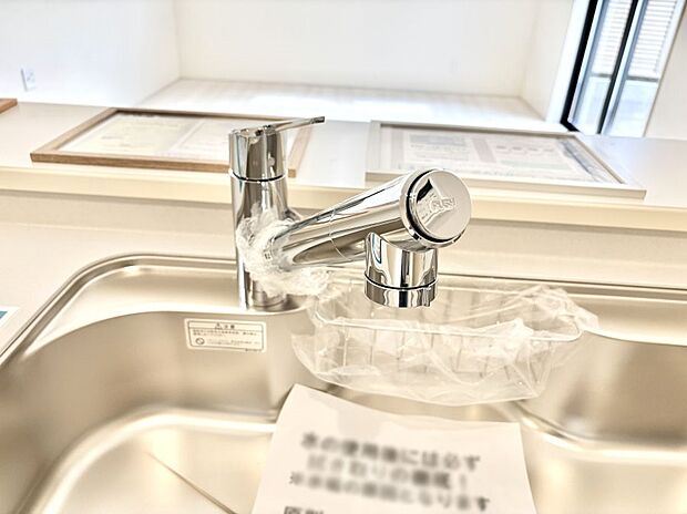 いつでも清潔なおいしいお水を。一つの水栓で水道水と浄水を使い分け。