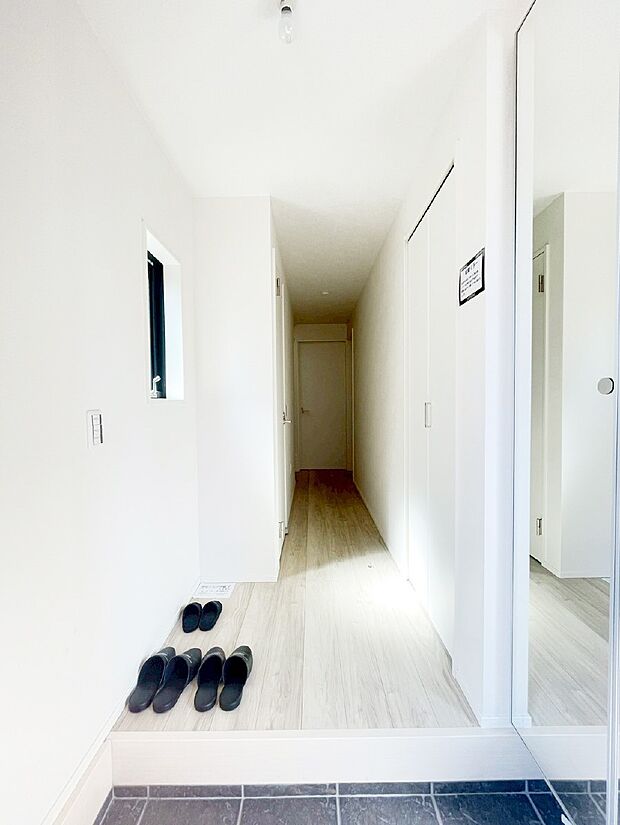 家族の帰宅やお客様をあたたかく迎える玄関