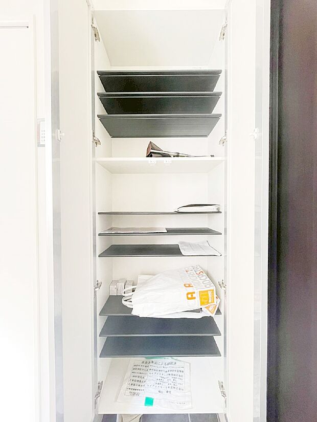 収納力ある下駄箱の活用で玄関廻りはいつでもスッキリ