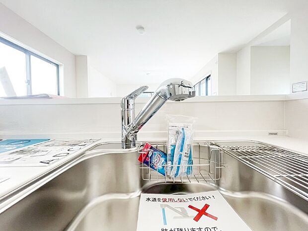 いつでも清潔なおいしいお水を。一つの水栓で水道水と浄水を使い分け。