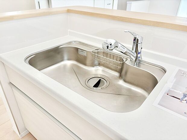 いつでも清潔なおいしいお水を。一つの水栓で水道水と浄水を使い分け。